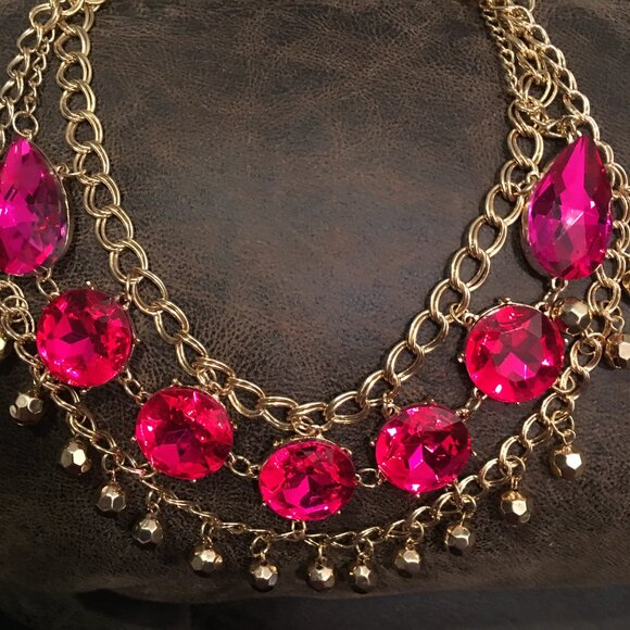 Natasha Hot Pink & Gold Showstopper Statement Necklace New   Dr1 - Picture 2 of 3